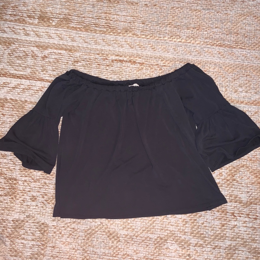 Cropped off shoulder top!